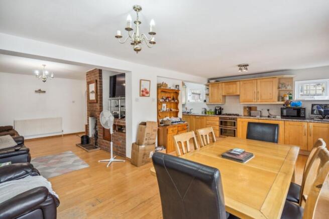 Kitchen/ Dining Room