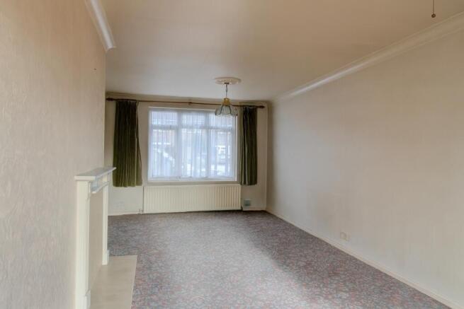 Living room to front