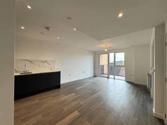 Living Room pic 3.jpeg