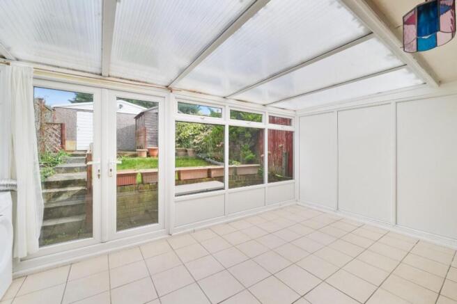 Headley Grove, Tadworth, KT20 photo 4