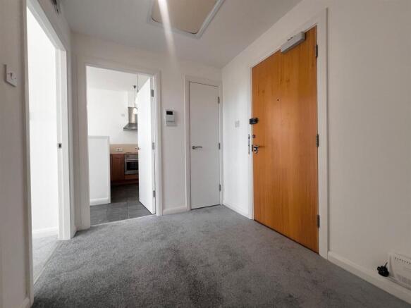 2 bed Apartment to rent Image 4