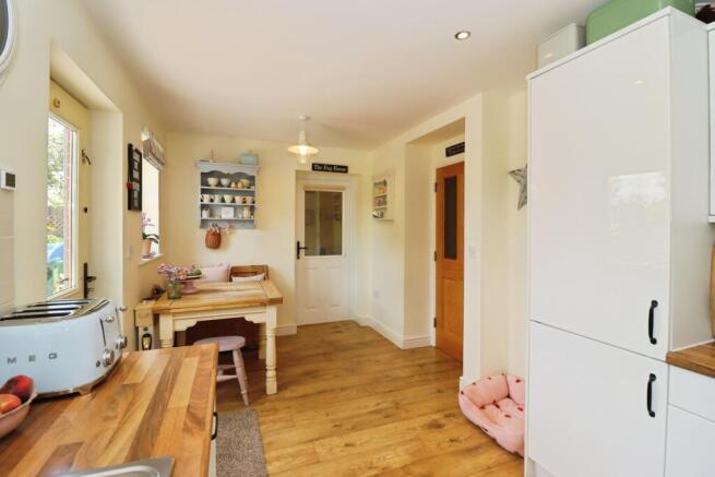 4 bed Detached for sale Image 10