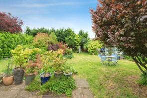 22, Barrett Road, Leatherhead KT22 9HL