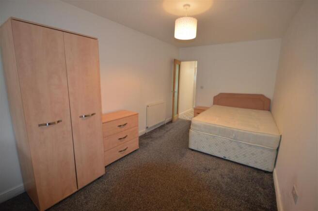 5 Drayton - Bed 2.JPG