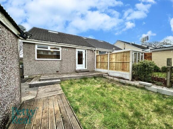 2 bed Semi-Detached Bungalow for sale Image 8