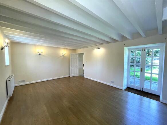4 bed Semi-Detached to rent Image 6