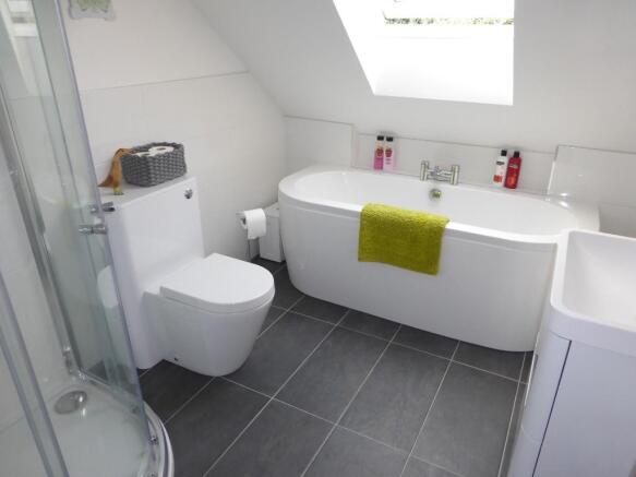 FAMILY BATHROOM