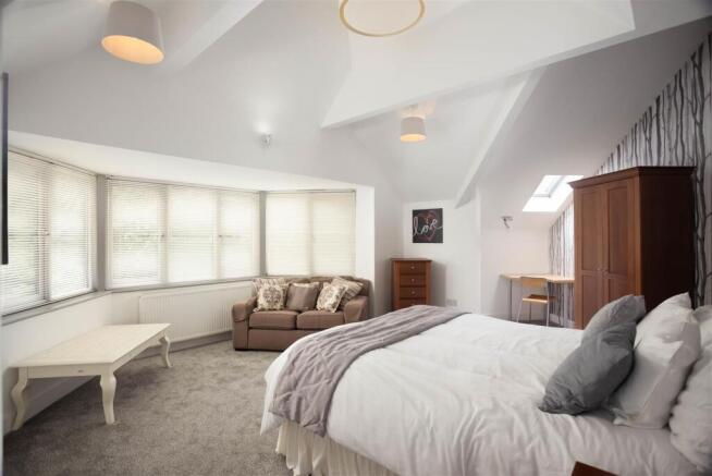 8 bed Detached for sale Image 9
