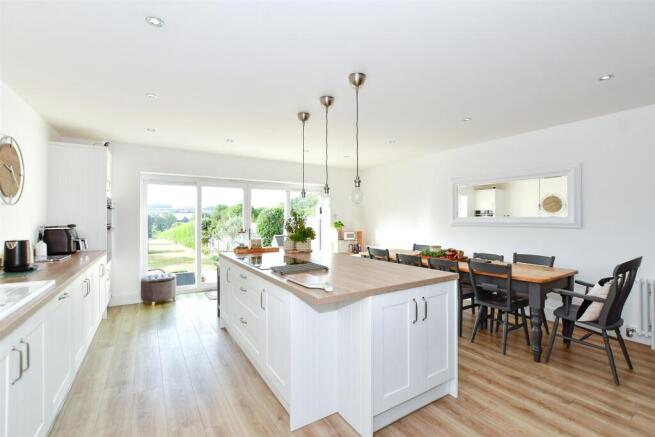 Kitchen/ Dining Area