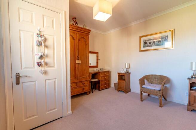 4 bed Semi-Detached for sale Image 9