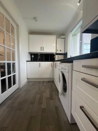 Kitchen 2.jpg