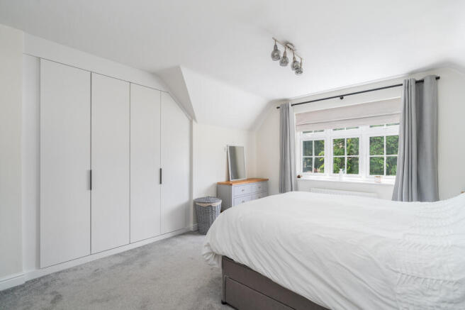 4 bed Detached for sale Image 8