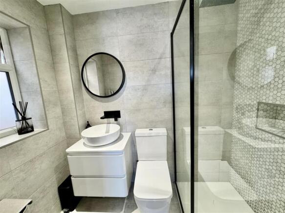 EN SUITE