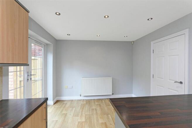 3 bed Town House for sale Image 9