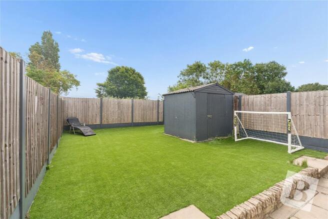 Hayes Drive, Rainham, RM13 photo 4