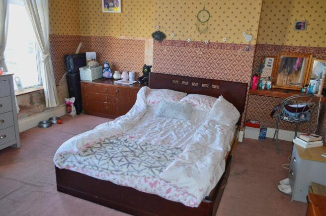 BEDROOM 1 (FRONT)