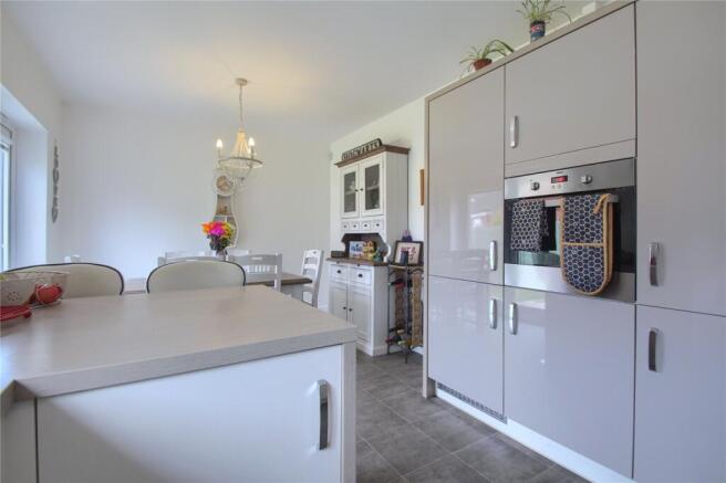 4 bed Detached for sale Image 9