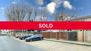 1, Whitehead Close, London SW18 3BT