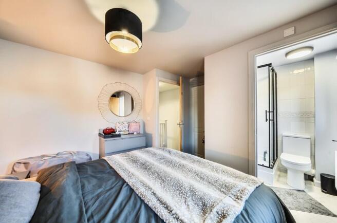 3 bed Terraced for sale Image 9