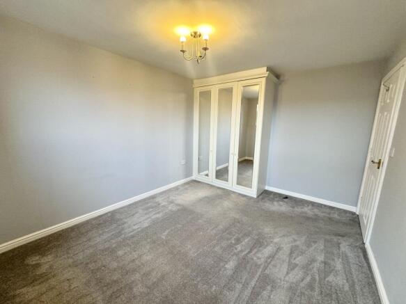 2 bed Flat to rent Image 10