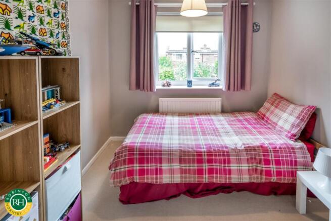 5 bed House for sale Image 12