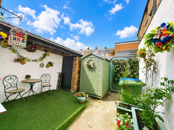 2 bed Terraced for sale Image 12