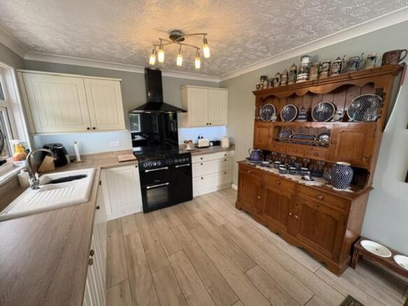 3 bed Detached Bungalow for sale Image 4