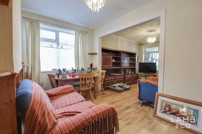 LOUNGE/DINING ROOM