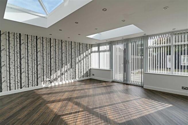 RECEPTION ROOM 2/ SUN ROOM measuring