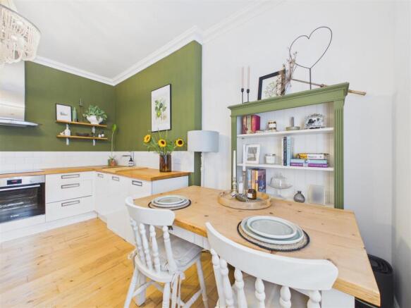 2 bed Apartment for sale Image 4