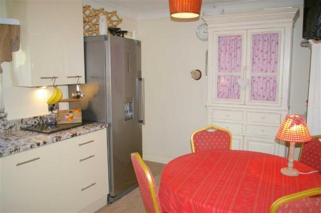 DINING/KITCHEN