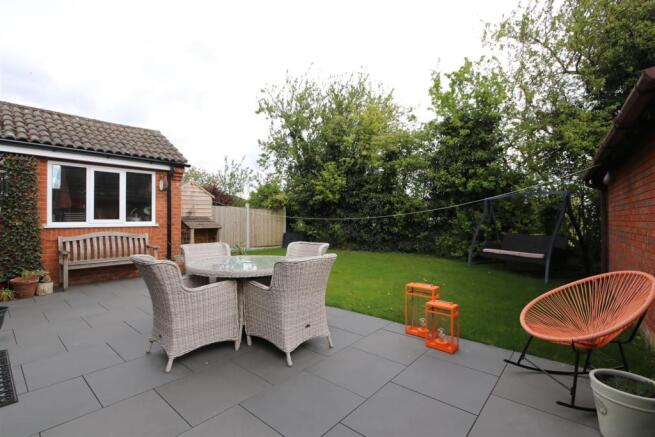 LANDSCAPED REAR GARDEN