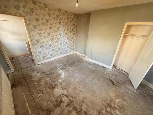 4 bed House for sale Image 9