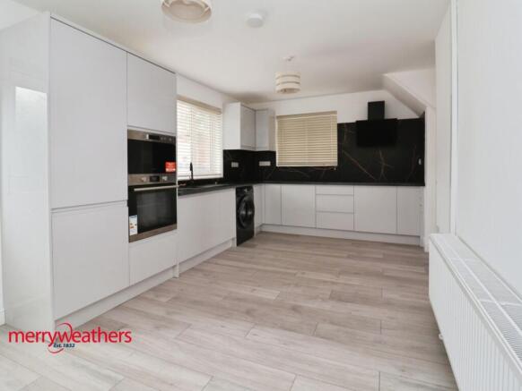 3 bed Semi-Detached for sale Image 6