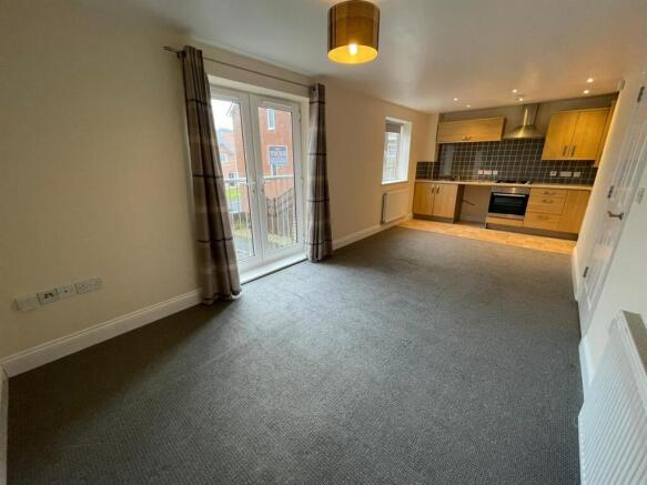 2 bed Apartment to rent Image 4