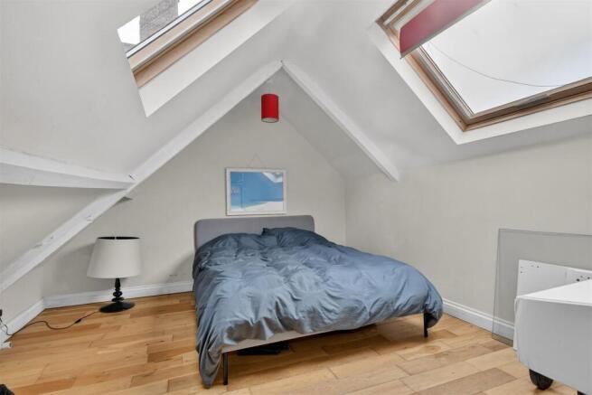 4 bed Link Detached House for sale Image 10