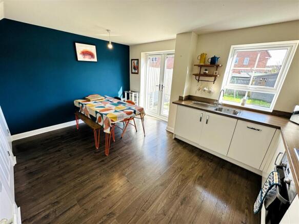 3 bed Semi-Detached for sale Image 7