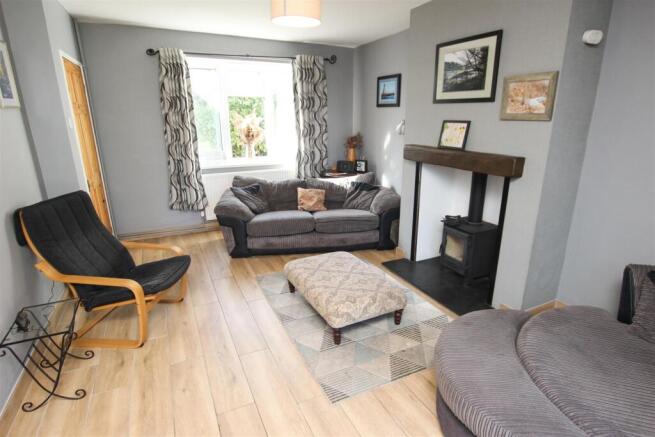 DUAL ASPECT LOUNGE