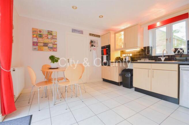 kitchen 2.jpg