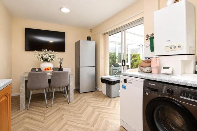 3 bed Town House for sale Image 6