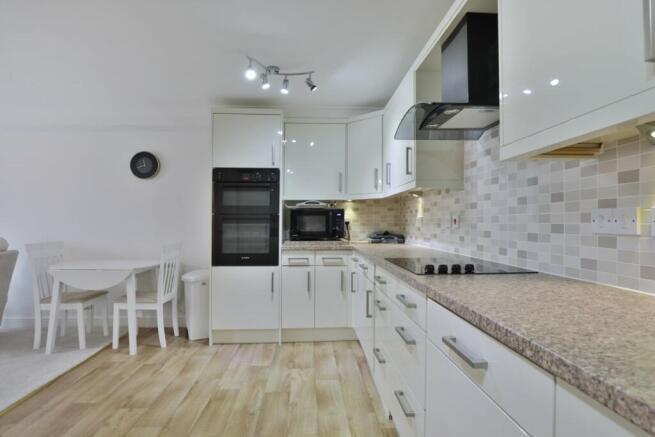 2 bed Apartment for sale Image 11