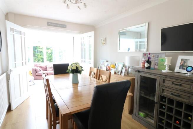 DINING ROOM A.JPG