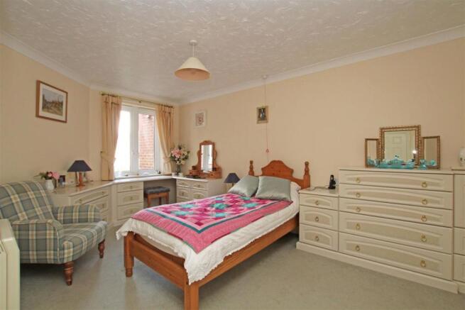 42BC - Bedroom 2.jpg