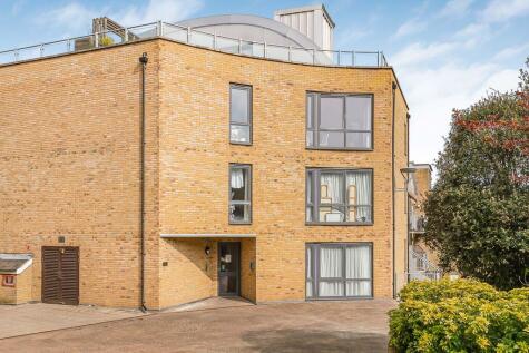 2 bedroom apartment, Hertford town centre.