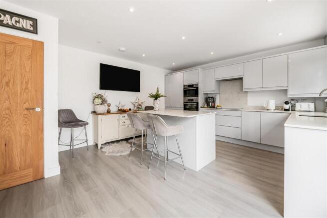 Whitland Road, Carshalton photo 4