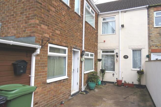 ENCLOSED YARD TO REAR