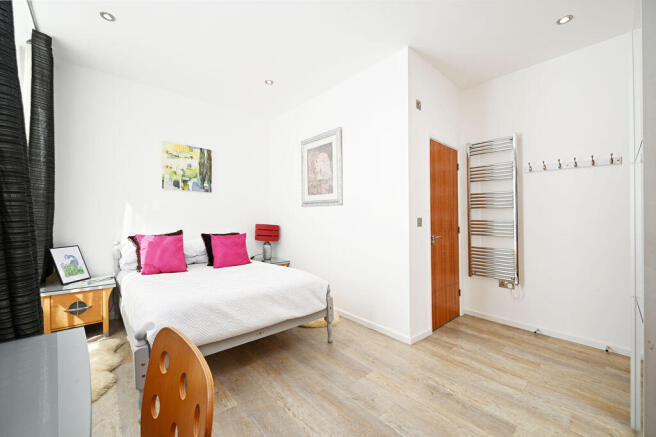 2 bed Ground Flat for sale Image 11