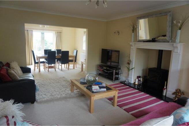 Lounge/Dining Room