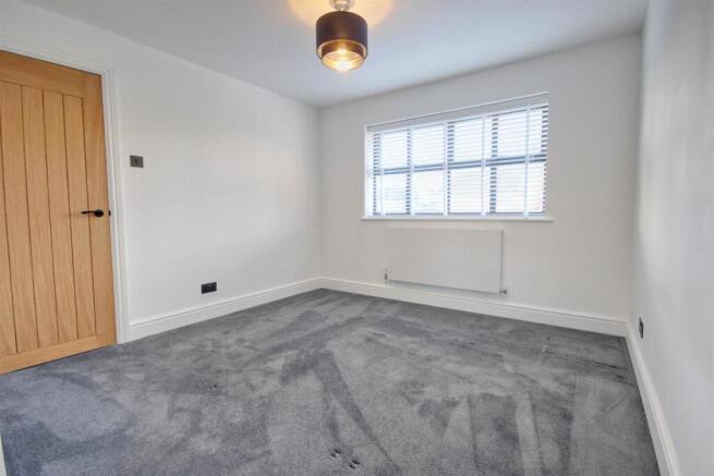 4 bed Detached for sale Image 9