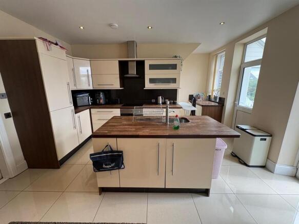 3 bed Terraced for sale Image 5